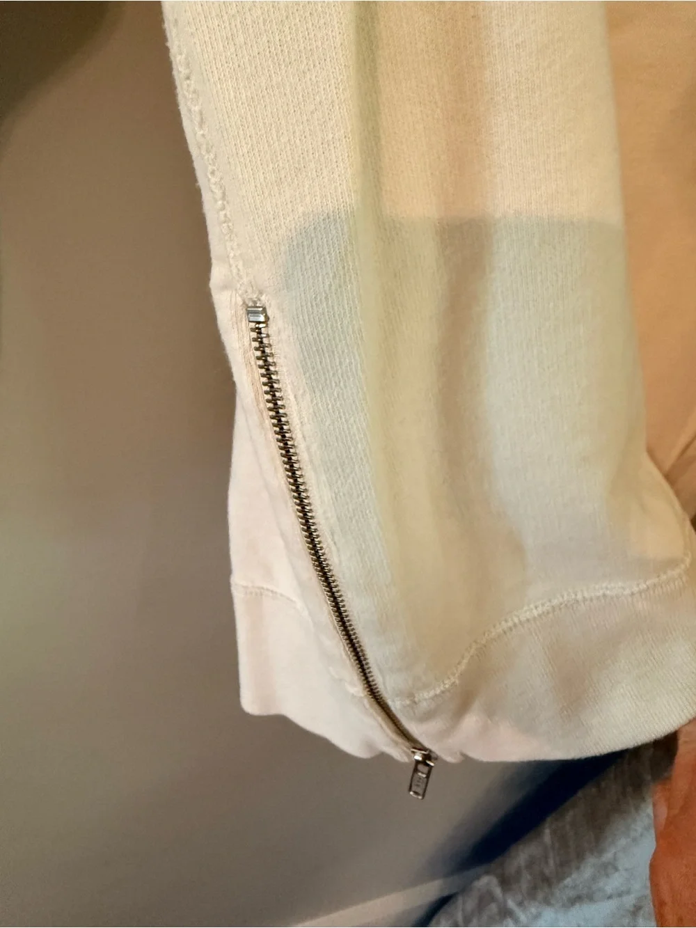 J crew cream crew neck sweatshirt. Cream color. Size xxs. Zippers on side